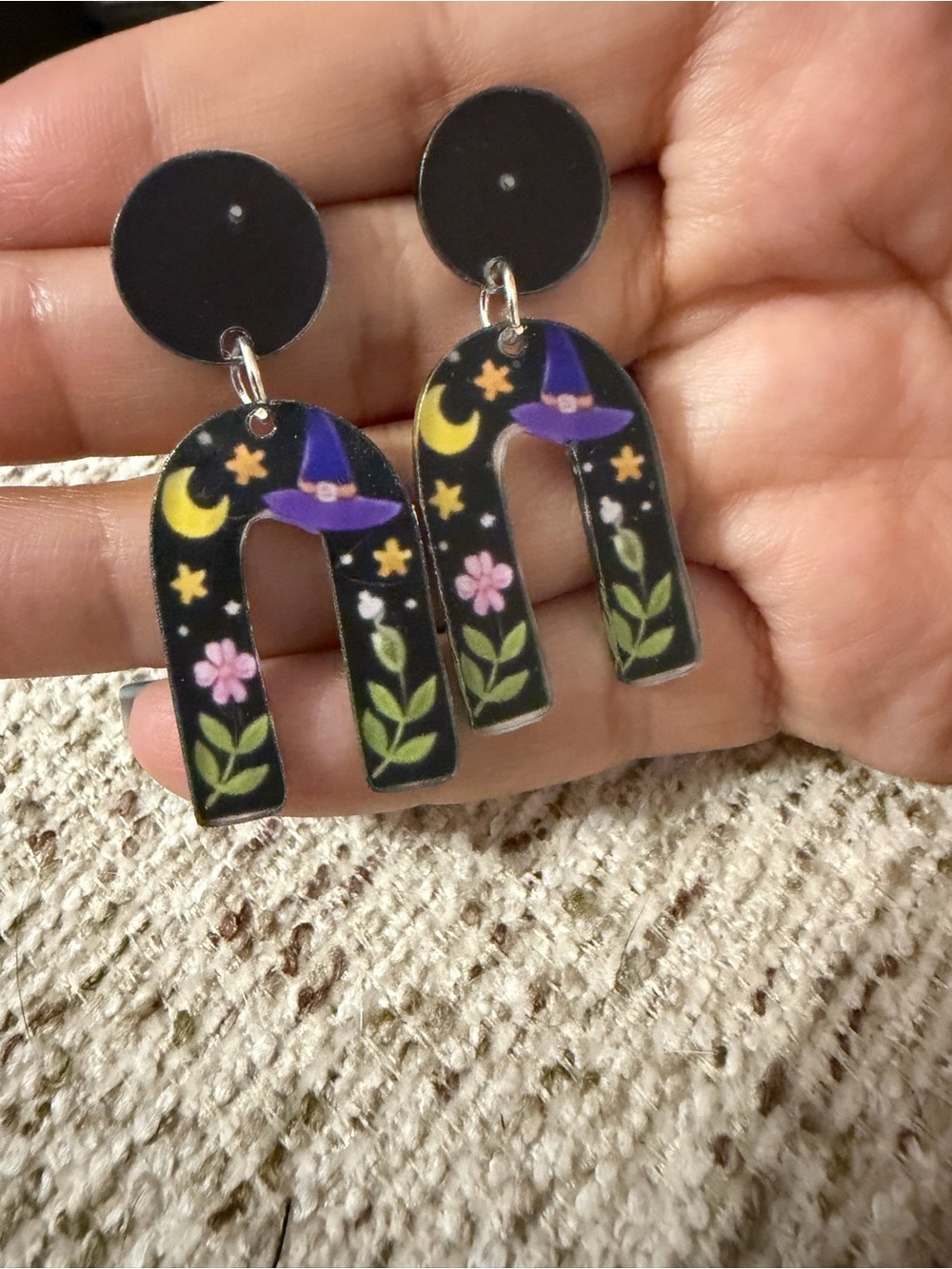 Acrylic Black Floral Witch Hat Arch Dangle Earrings